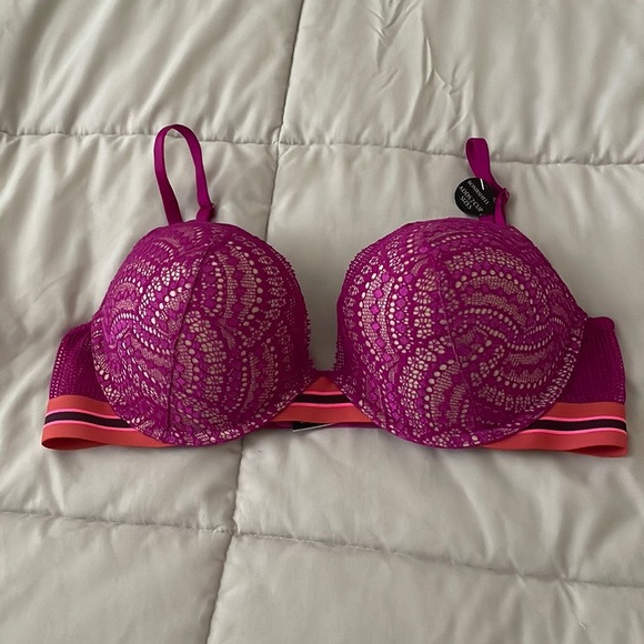 Victoria’s Secret - Picture 1 of 6
